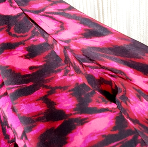 ❤SOLD❤️Express Red Black & Pink Sheath Cold Shoulder Dress 💖Exposed Back Zipper - Picture 5 of 5